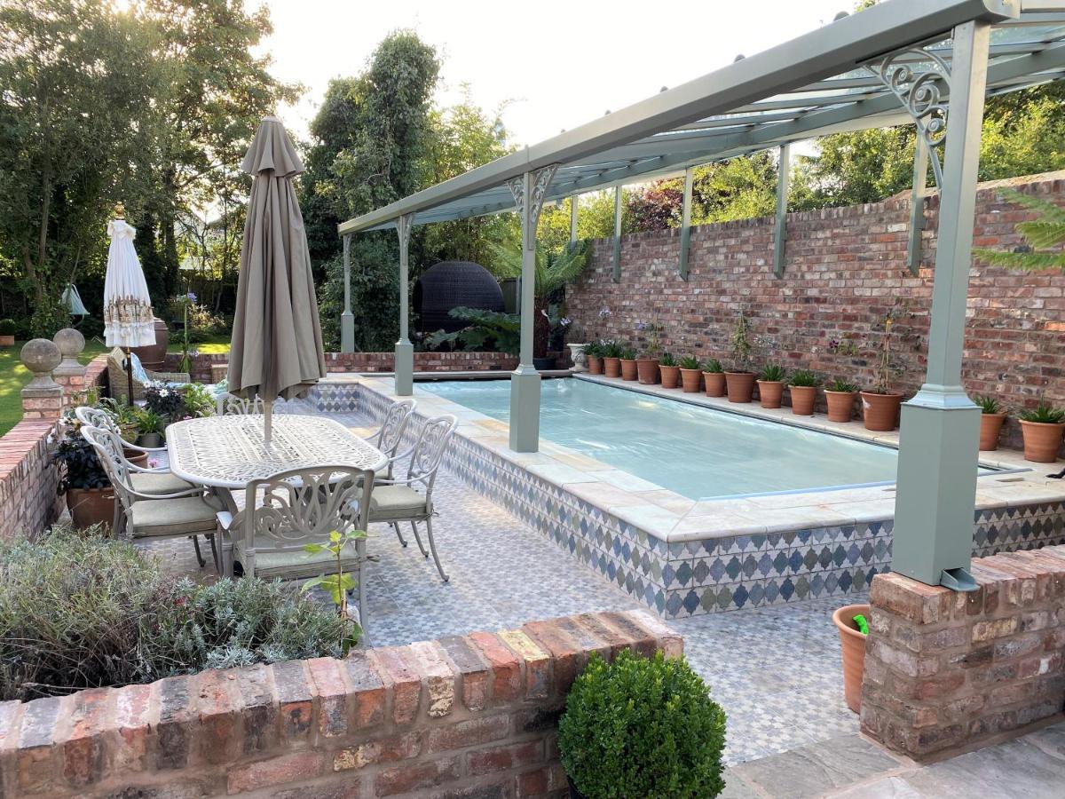 Ferienhaus Lyndhurst - Victorian With Heated Pool Liverpool